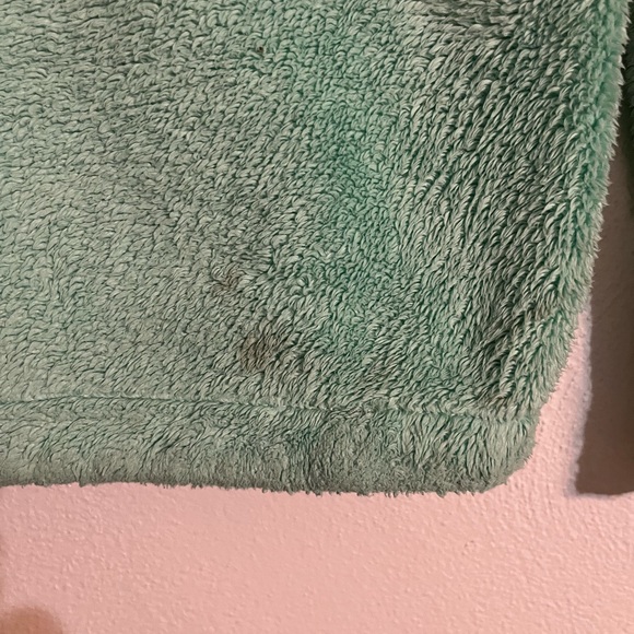 Color is a brighter mint color than shown in pic. - Picture 4 of 4